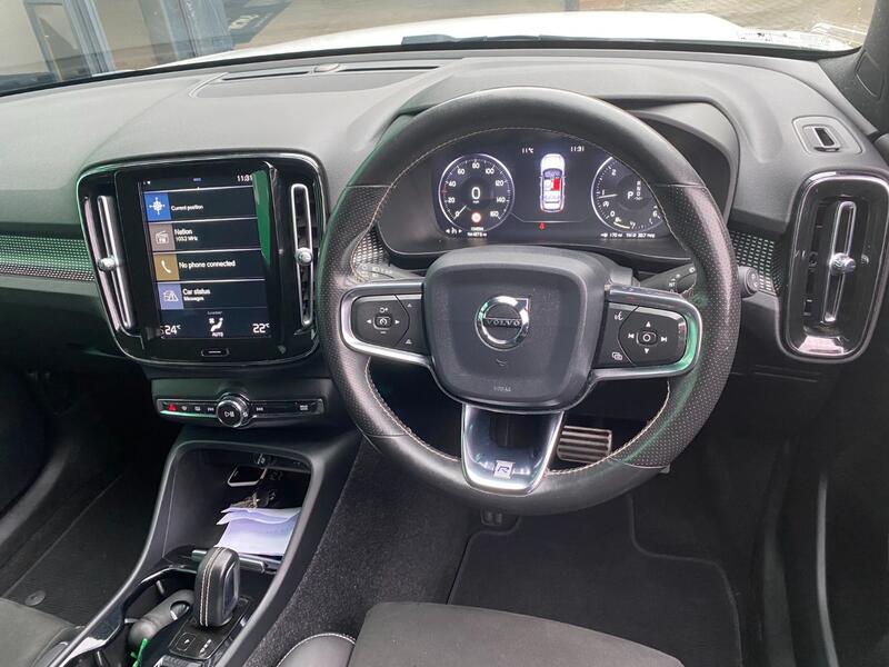 VOLVO XC40